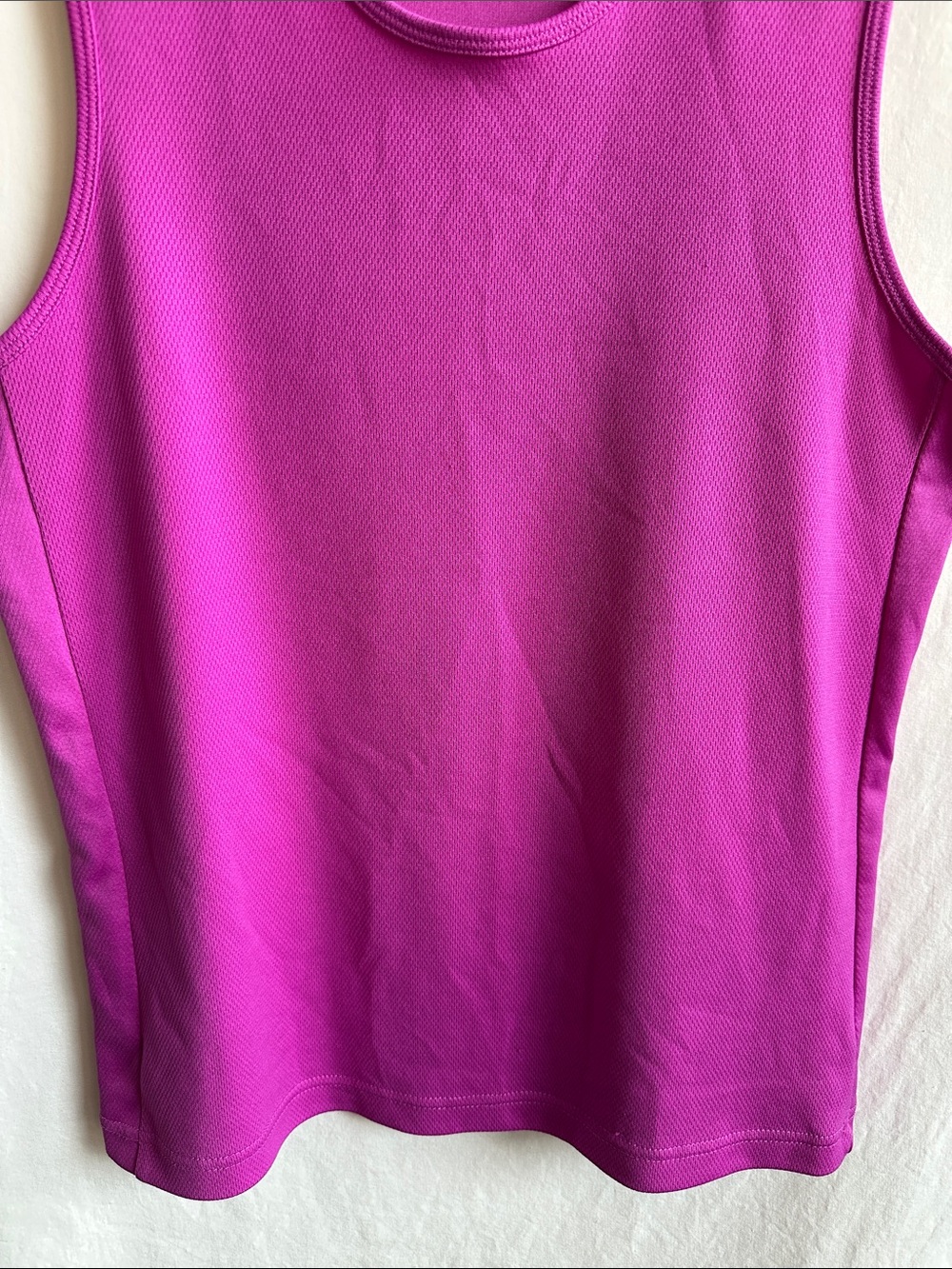 Raspberry athletic crew neck tank top, size M - Picture 4 of 8